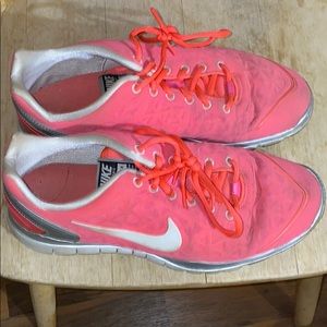 Pink nike tennis shoes - Size 9 Women’s